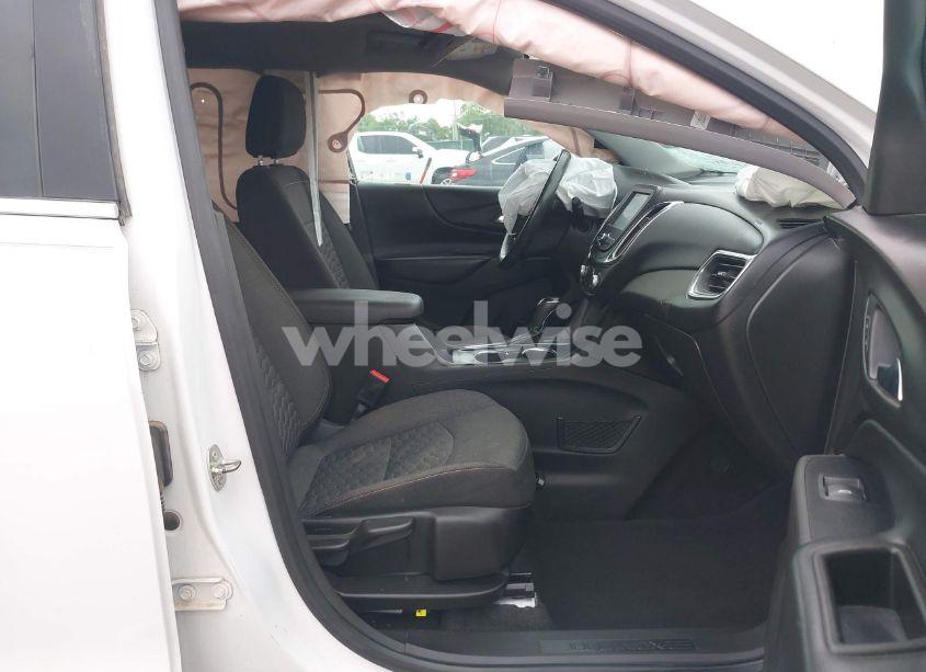 Photo 5 of 2018 Chevrolet Equinox LT (VIN 3GNAXJEV3JL275285)