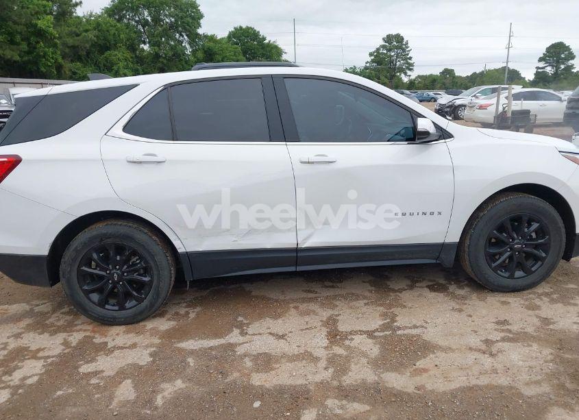 Photo 13 of 2018 Chevrolet Equinox LT (VIN 3GNAXJEV3JS557609)
