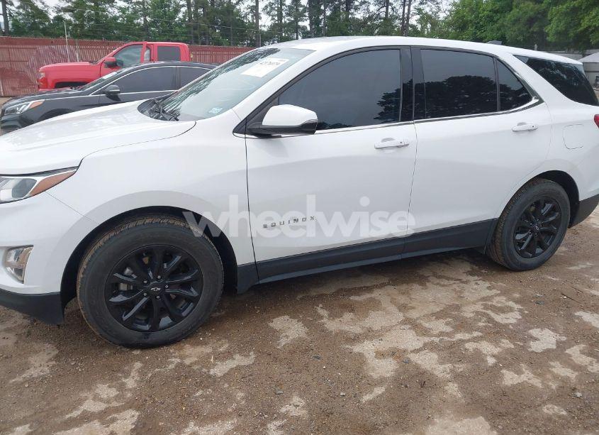 Photo 14 of 2018 Chevrolet Equinox LT (VIN 3GNAXJEV3JS557609)