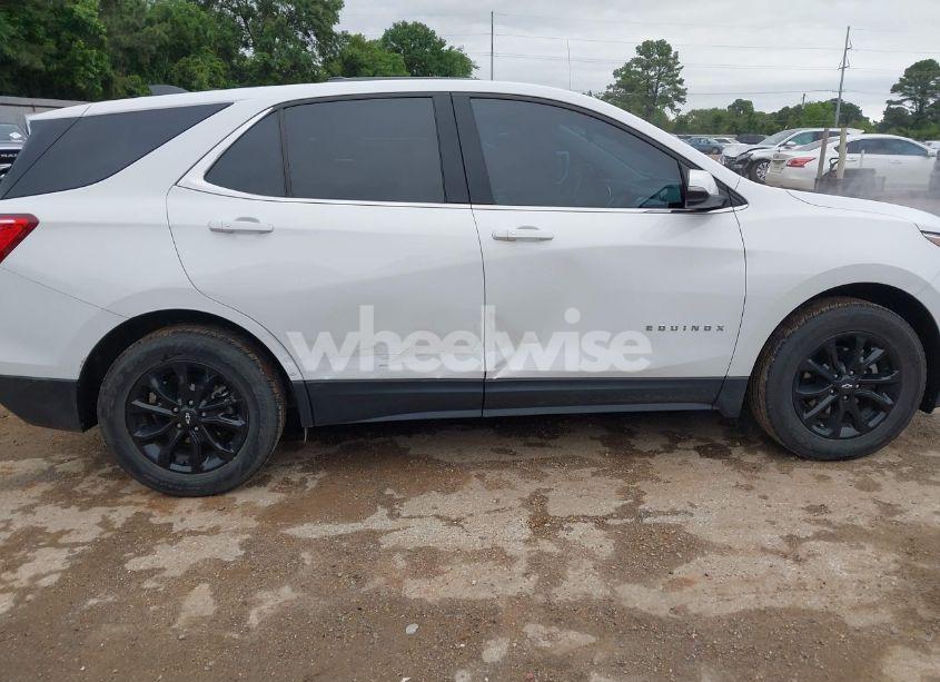 Photo 6 of 2018 Chevrolet Equinox LT (VIN 3GNAXJEV3JS557609)