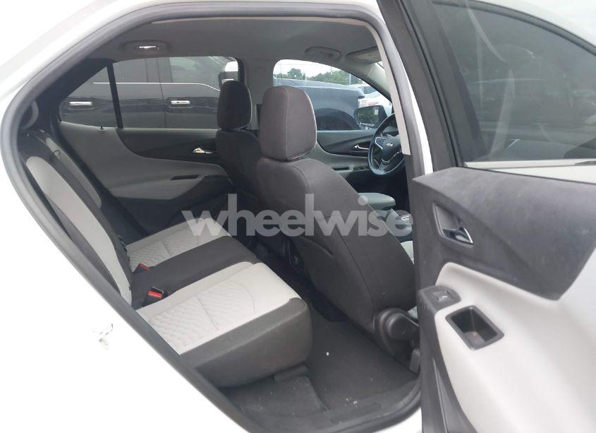 Photo 8 of 2018 Chevrolet Equinox LT (VIN 3GNAXJEV3JS557609)