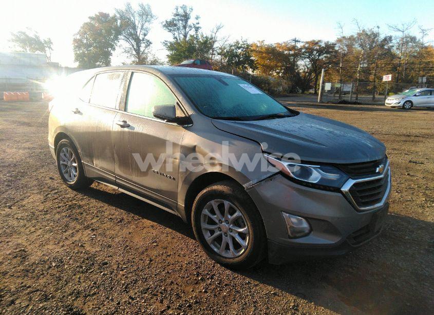 2018 Chevrolet Equinox LT (VIN 3GNAXJEV3JS563331) main photo