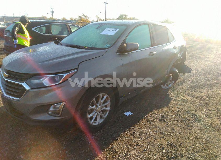 Photo 2 of 2018 Chevrolet Equinox LT (VIN 3GNAXJEV3JS563331)