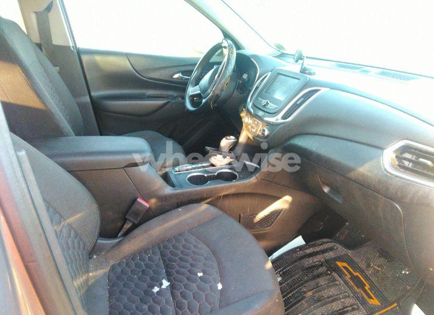 Photo 5 of 2018 Chevrolet Equinox LT (VIN 3GNAXJEV3JS563331)