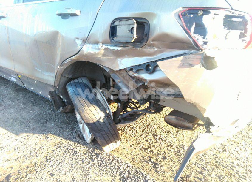 Photo 6 of 2018 Chevrolet Equinox LT (VIN 3GNAXJEV3JS563331)