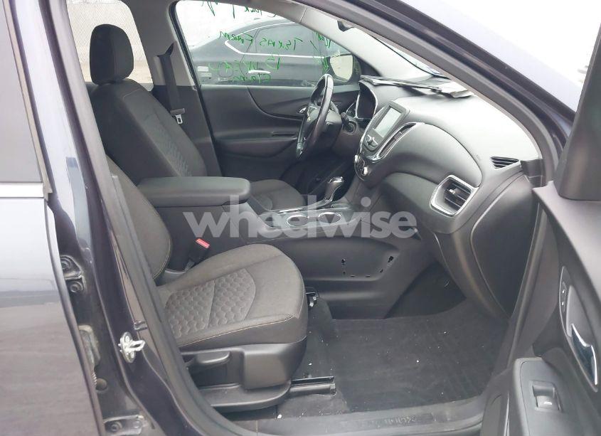 Photo 5 of 2018 Chevrolet Equinox LT (VIN 3GNAXJEV3JS589136)