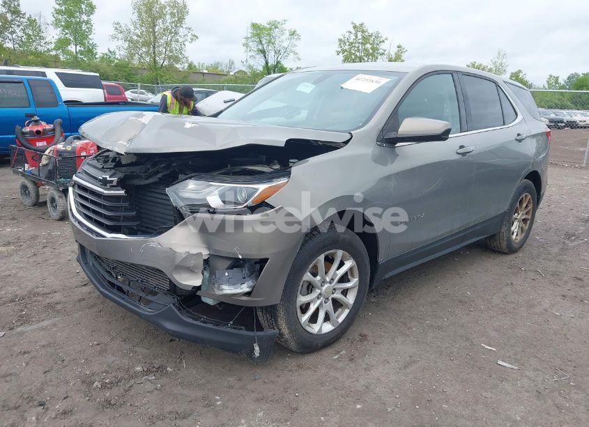 Photo 2 of 2018 Chevrolet Equinox LT (VIN 3GNAXJEV3JS640232)