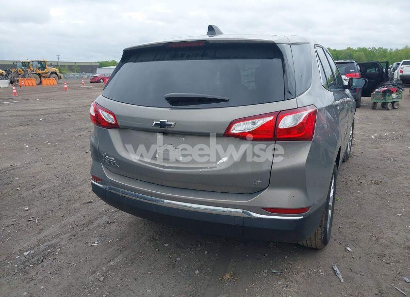Photo 4 of 2018 Chevrolet Equinox LT (VIN 3GNAXJEV3JS640232)