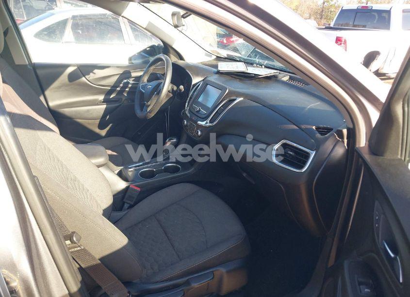 Photo 5 of 2018 Chevrolet Equinox LT (VIN 3GNAXJEV4JL128618)