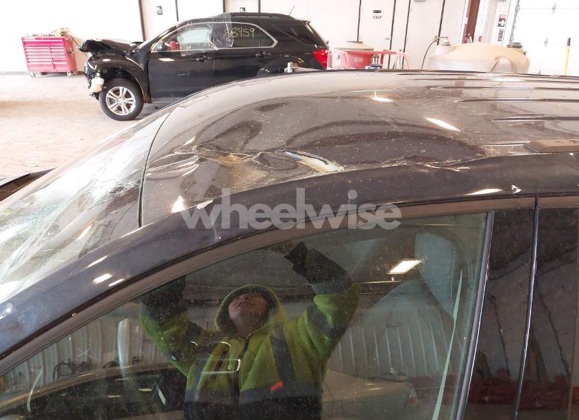 Photo 6 of 2018 Chevrolet Equinox LT (VIN 3GNAXJEV4JL164096)