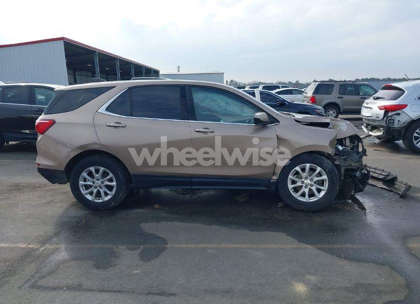 Photo 13 of 2018 Chevrolet Equinox LT (VIN 3GNAXJEV4JL362788)