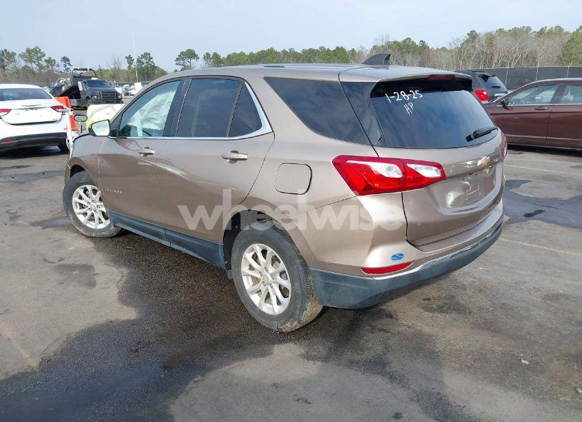 Photo 3 of 2018 Chevrolet Equinox LT (VIN 3GNAXJEV4JL362788)