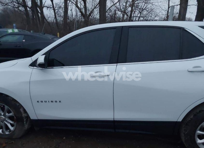 Photo 15 of 2018 Chevrolet Equinox LT (VIN 3GNAXJEV4JL400892)