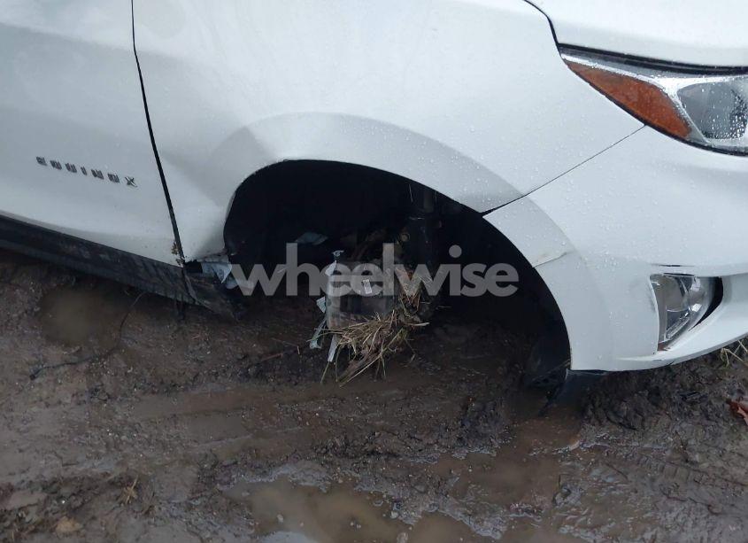 Photo 6 of 2018 Chevrolet Equinox LT (VIN 3GNAXJEV4JL400892)