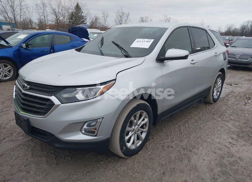 Photo 2 of 2018 Chevrolet Equinox LT (VIN 3GNAXJEV4JS502215)