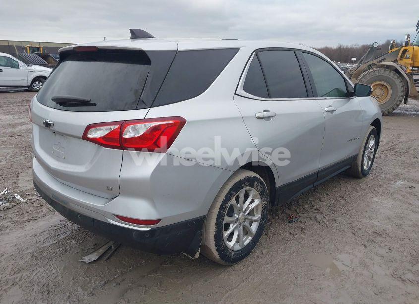 Photo 4 of 2018 Chevrolet Equinox LT (VIN 3GNAXJEV4JS502215)