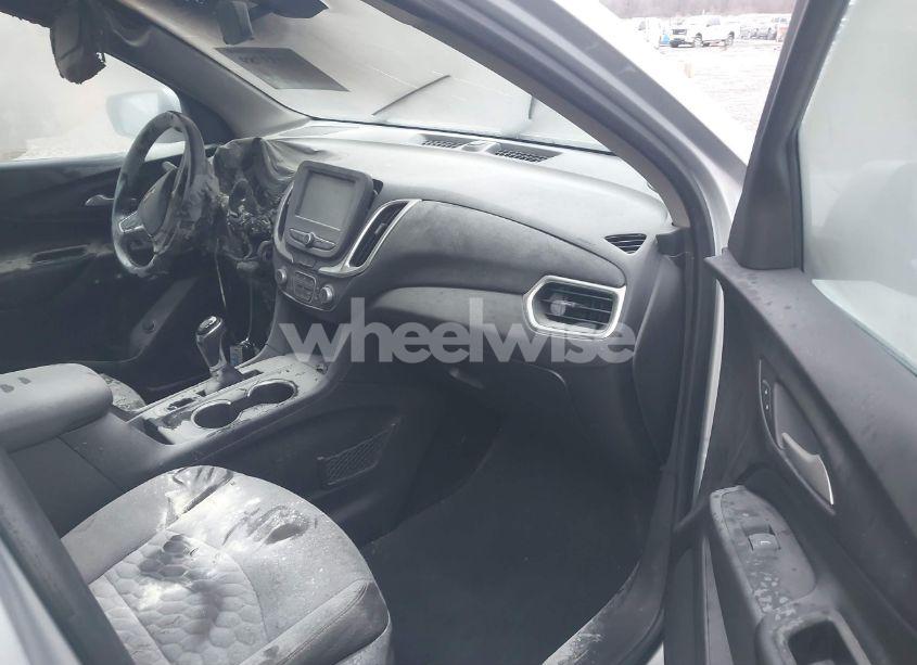 Photo 5 of 2018 Chevrolet Equinox LT (VIN 3GNAXJEV4JS502215)