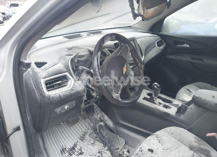 Photo 6 of 2018 Chevrolet Equinox LT (VIN 3GNAXJEV4JS502215)