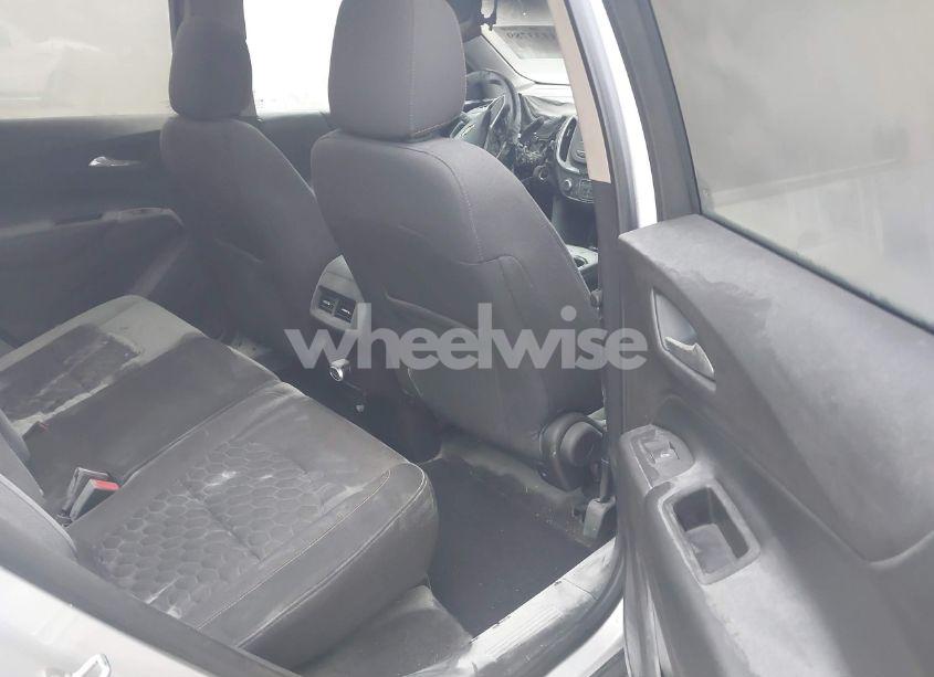 Photo 8 of 2018 Chevrolet Equinox LT (VIN 3GNAXJEV4JS502215)