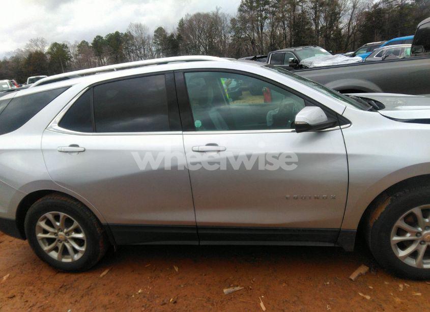 Photo 14 of 2018 Chevrolet Equinox LT (VIN 3GNAXJEV4JS509942)