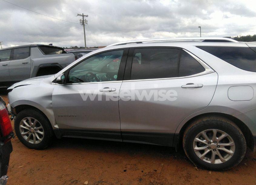 Photo 15 of 2018 Chevrolet Equinox LT (VIN 3GNAXJEV4JS509942)