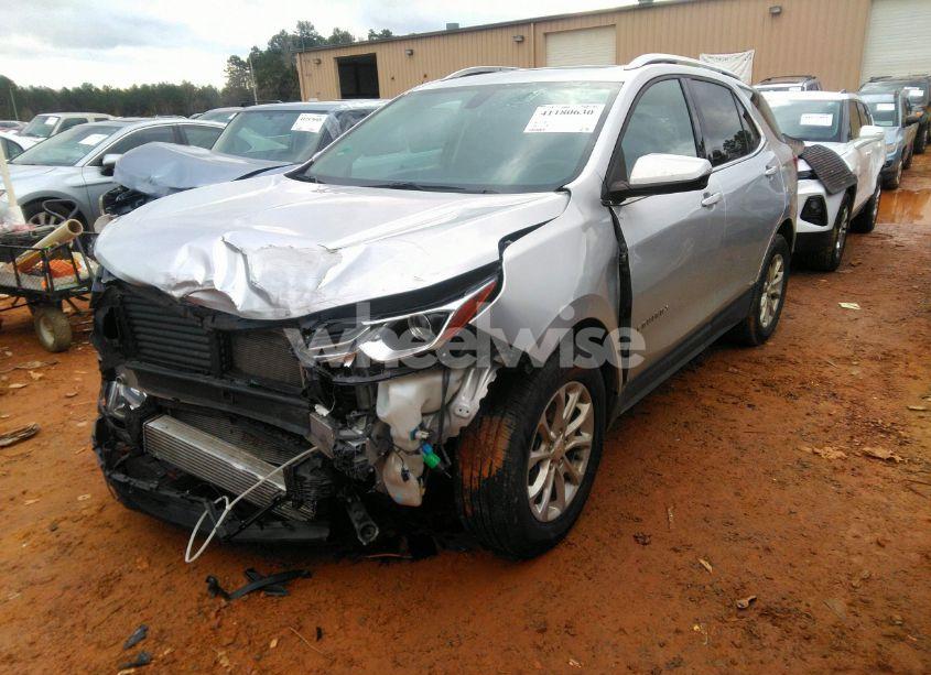 Photo 2 of 2018 Chevrolet Equinox LT (VIN 3GNAXJEV4JS509942)
