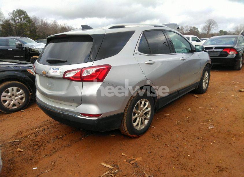 Photo 4 of 2018 Chevrolet Equinox LT (VIN 3GNAXJEV4JS509942)