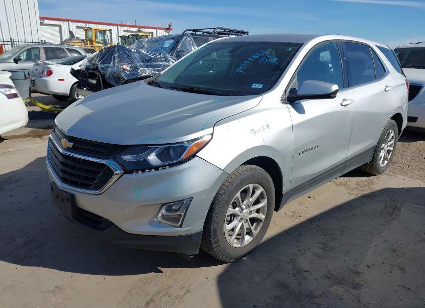 Photo 2 of 2018 Chevrolet Equinox LT (VIN 3GNAXJEV4JS512906)