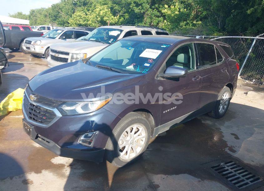 Photo 2 of 2018 Chevrolet Equinox LT (VIN 3GNAXJEV4JS533612)