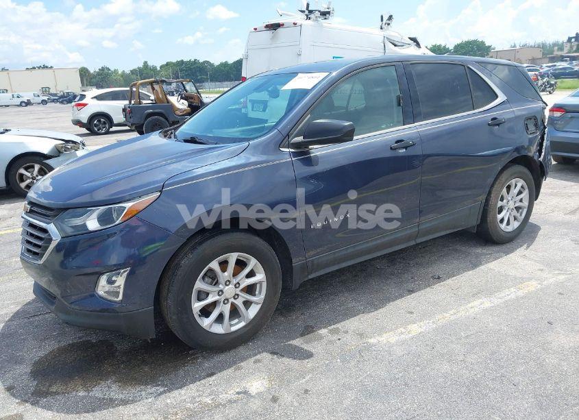 Photo 2 of 2018 Chevrolet Equinox LT (VIN 3GNAXJEV4JS543119)