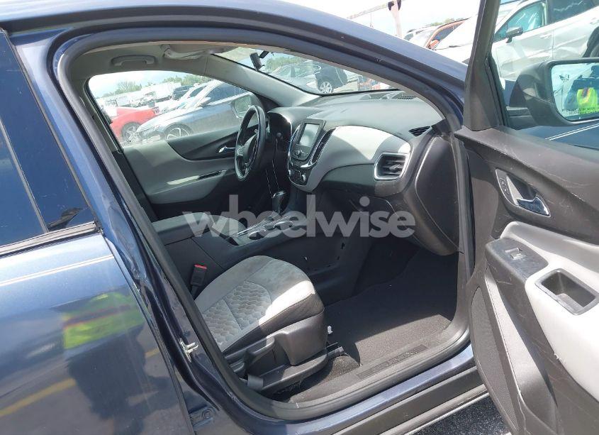 Photo 5 of 2018 Chevrolet Equinox LT (VIN 3GNAXJEV4JS543119)