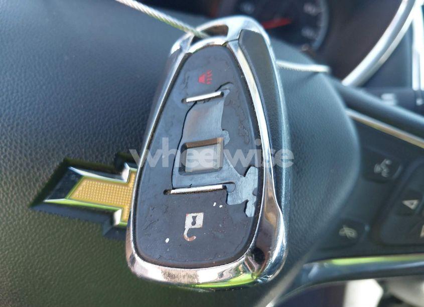 Photo 11 of 2018 Chevrolet Equinox LT (VIN 3GNAXJEV4JS581496)