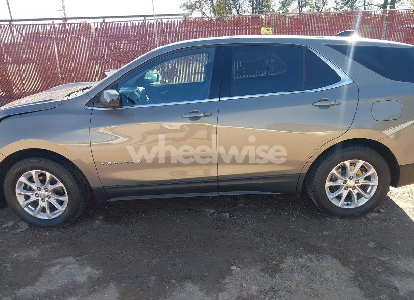 Photo 15 of 2018 Chevrolet Equinox LT (VIN 3GNAXJEV4JS581496)