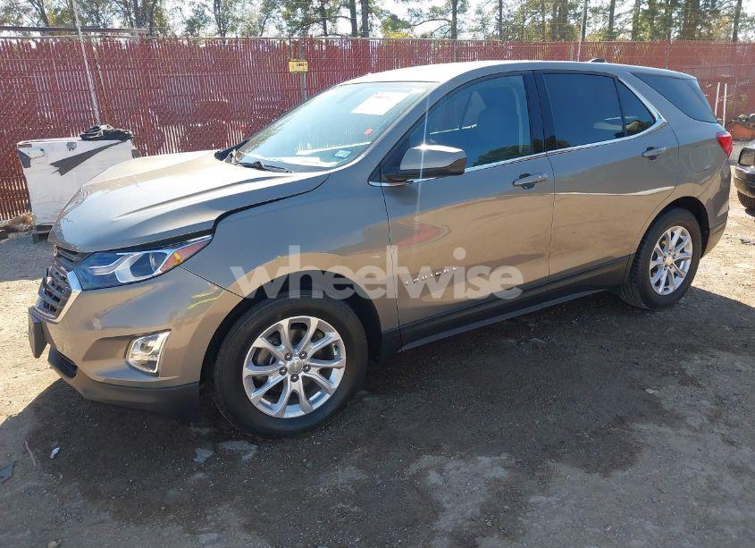 Photo 2 of 2018 Chevrolet Equinox LT (VIN 3GNAXJEV4JS581496)