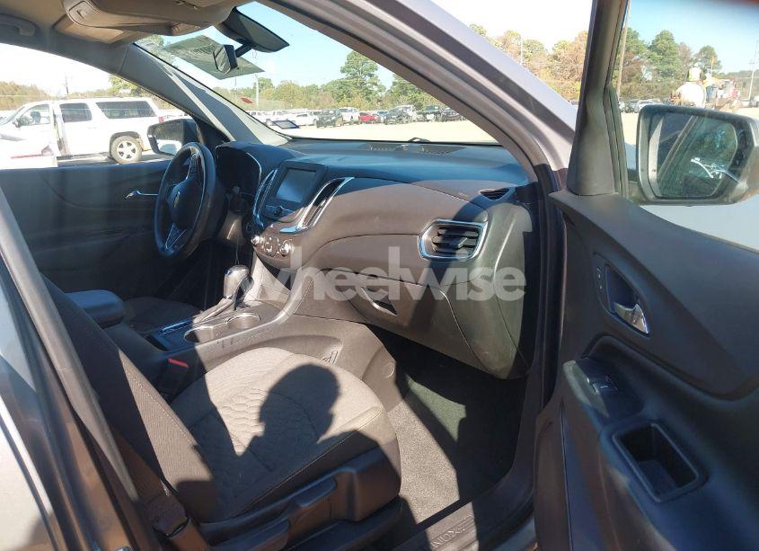 Photo 5 of 2018 Chevrolet Equinox LT (VIN 3GNAXJEV4JS581496)