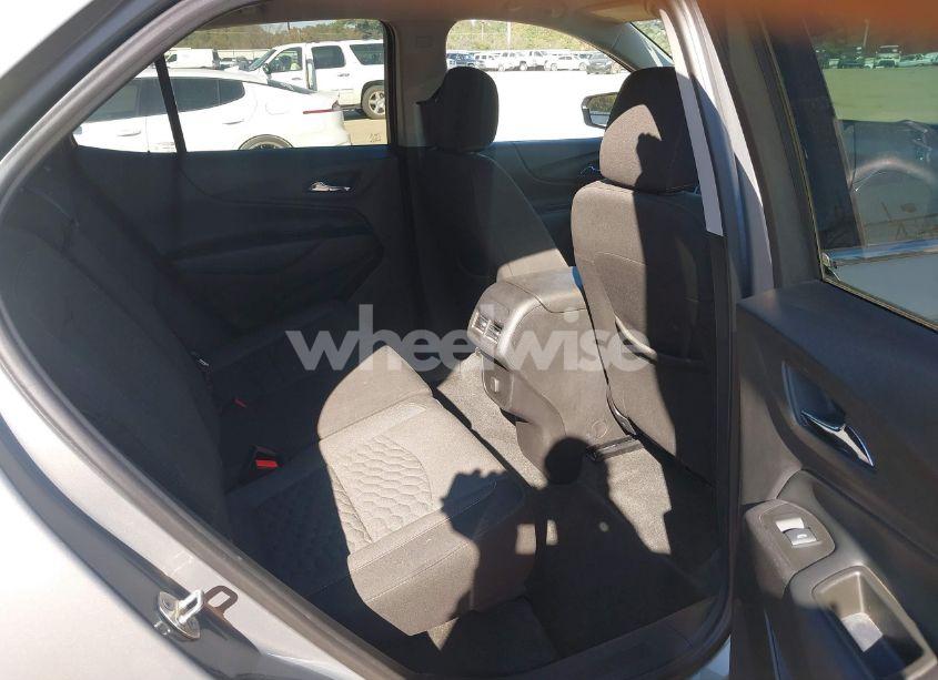 Photo 8 of 2018 Chevrolet Equinox LT (VIN 3GNAXJEV4JS581496)