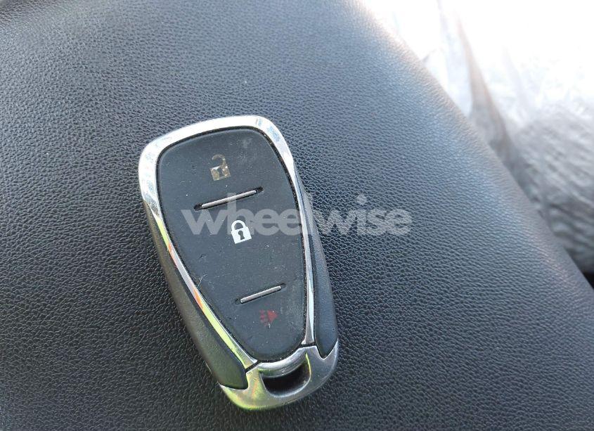 Photo 11 of 2018 Chevrolet Equinox LT (VIN 3GNAXJEV4JS582034)