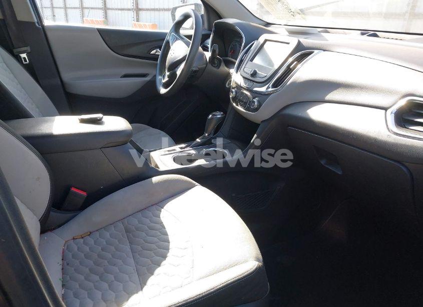 Photo 5 of 2018 Chevrolet Equinox LT (VIN 3GNAXJEV4JS582034)