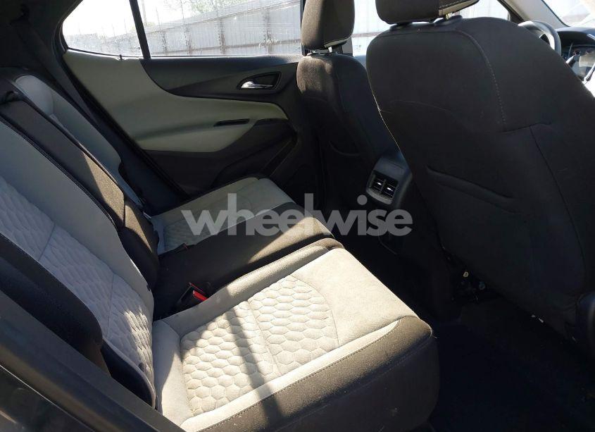 Photo 8 of 2018 Chevrolet Equinox LT (VIN 3GNAXJEV4JS582034)