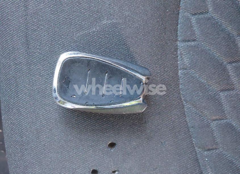 Photo 11 of 2018 Chevrolet Equinox LT (VIN 3GNAXJEV4JS621284)