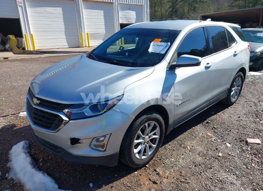 Photo 2 of 2018 Chevrolet Equinox LT (VIN 3GNAXJEV4JS621284)