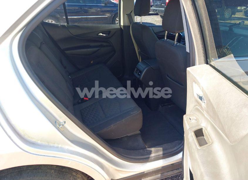 Photo 8 of 2018 Chevrolet Equinox LT (VIN 3GNAXJEV4JS621284)