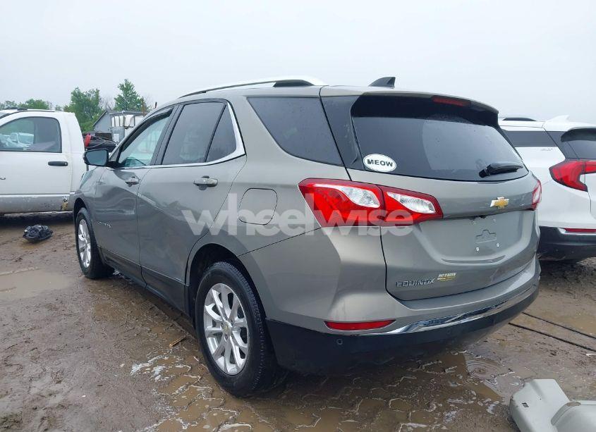 Photo 3 of 2018 Chevrolet Equinox LT (VIN 3GNAXJEV4JS624556)