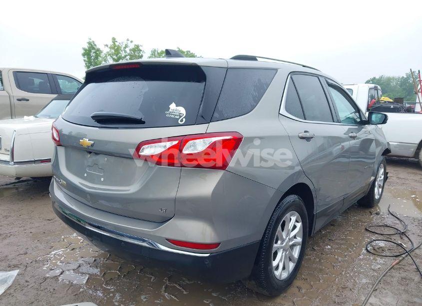 Photo 4 of 2018 Chevrolet Equinox LT (VIN 3GNAXJEV4JS624556)