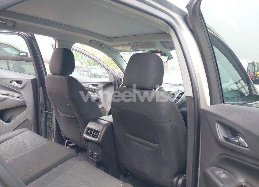 Photo 8 of 2018 Chevrolet Equinox LT (VIN 3GNAXJEV4JS624556)