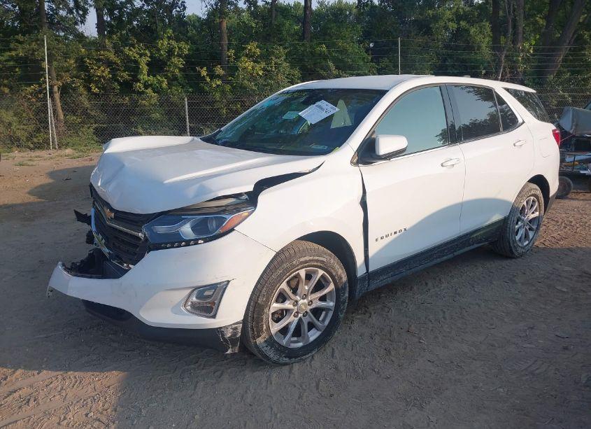 Photo 2 of 2018 Chevrolet Equinox LT (VIN 3GNAXJEV4JS642653)