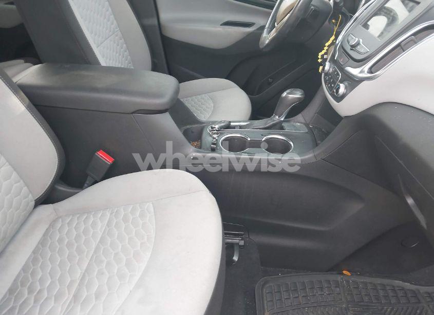Photo 5 of 2019 Chevrolet Equinox LT (VIN 3GNAXJEV4KL336550)