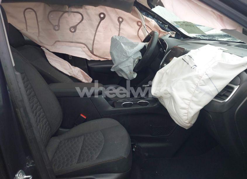 Photo 5 of 2018 Chevrolet Equinox LT (VIN 3GNAXJEV5JL104988)