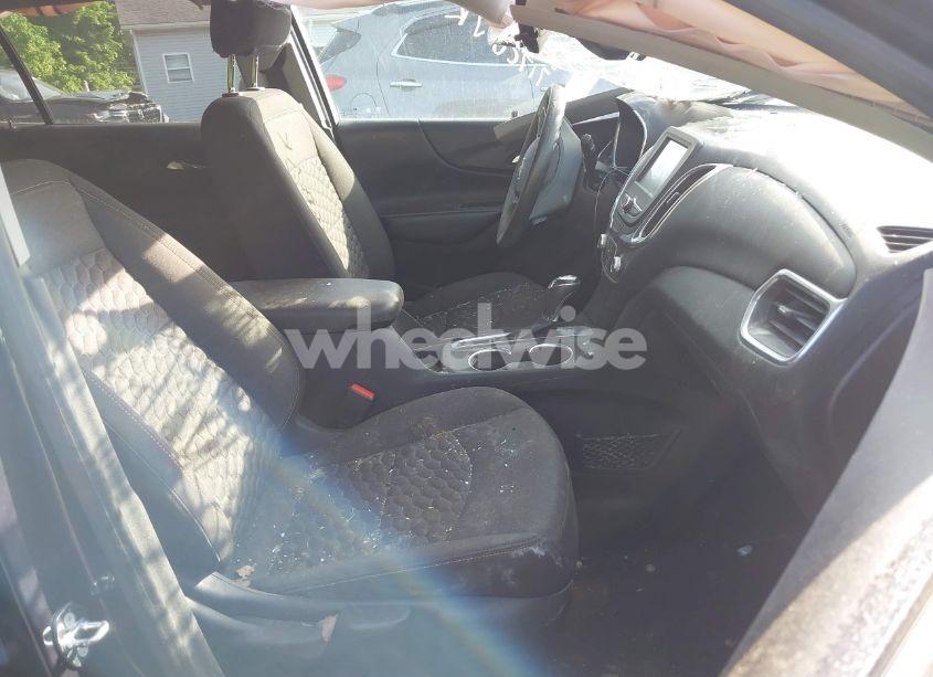 Photo 5 of 2018 Chevrolet Equinox LT (VIN 3GNAXJEV5JL383892)