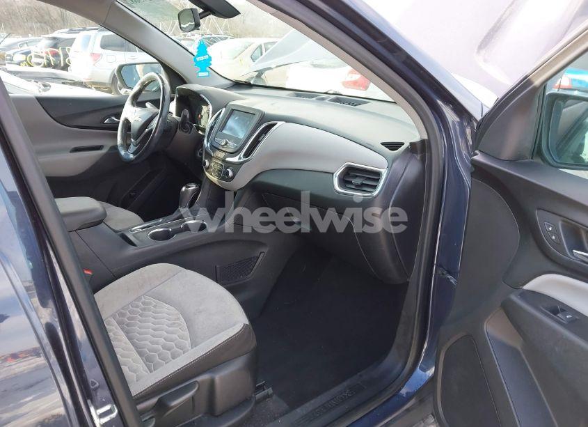 Photo 5 of 2018 Chevrolet Equinox LT (VIN 3GNAXJEV5JS528080)